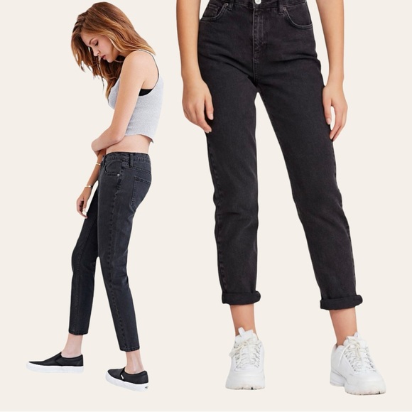 UO BDG Boyfriend Slim Fit Cropped Rolled Hem High Rise Denim Mom Jeans Black 26 - Picture 1 of 10